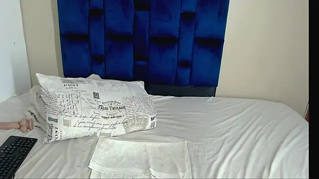 Curveysinaa - Stretch me til i cum Daddy