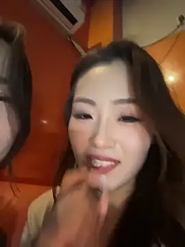 Yomi009 - KTV和闺蜜互舔奶头😳