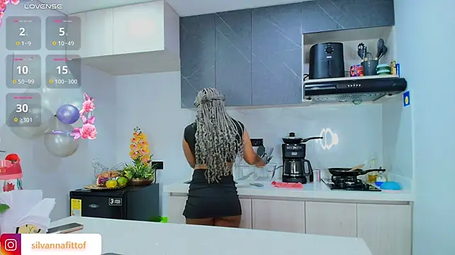 SilvannaFitt - Twerk My Booty CLose TO Cam