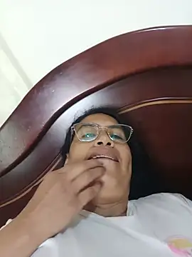 Emilif_ - Show anus — Mostrar el ano