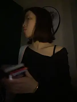 Littleqiu - 户外餐厅偷偷搞刺激，达到目标现场脱内内特写骚穴脱内衣漏点