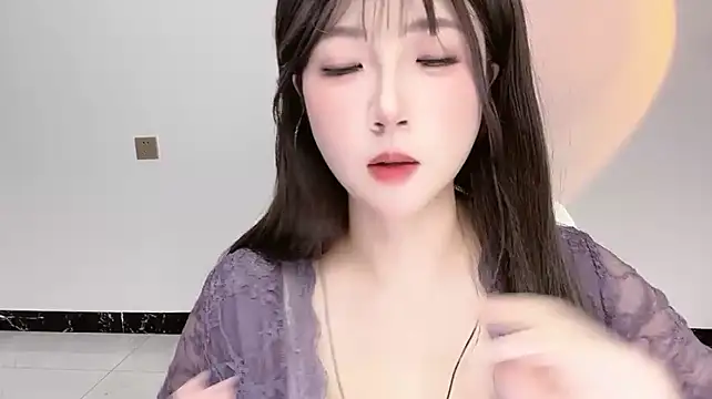 Lucy_8858 - 妹妹说紫色很有韵味💗（换套睡衣）