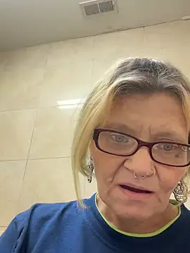 Lindzybella - Get naughty at work with me