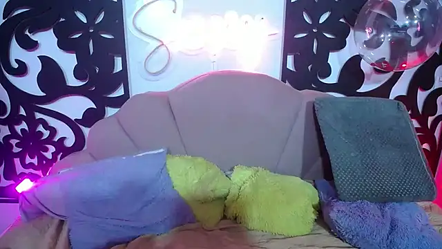 Kittens_hornxyxx - bra off