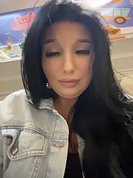 Tisha_Busty - Flash PUSSY near people on STREET risky