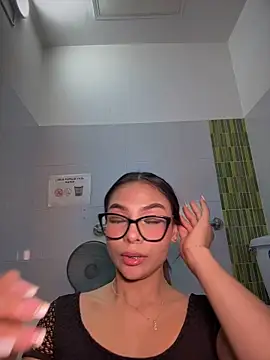 Amira_cute2 - FUck pussy dildo in the Gym 😈