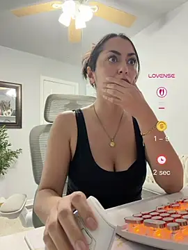 YourQueen18's Live XXX Chat