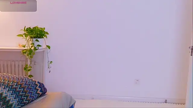 Yufenna - hand in jeans touch my pussy