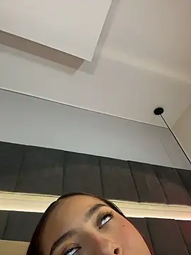 Nicolle_pierce - 🍆-Lick the shaft slowly