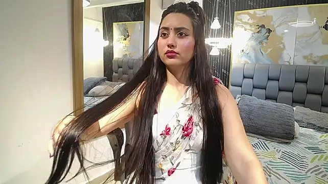 Taahiira - Make my pussy hot