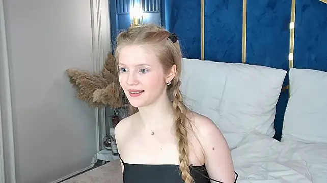LilianHowards - do hot n naughty poses
