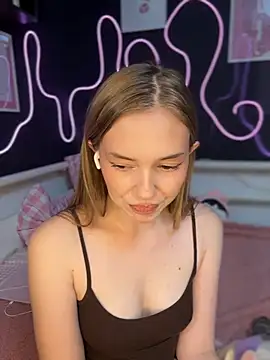 MilaMoone - No bra. No shame. Just pure tease 😈