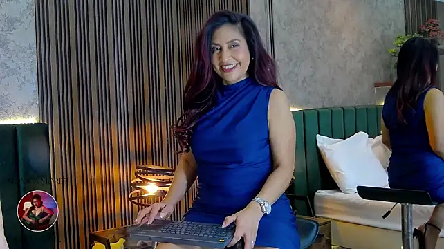 MonicaMoret - Teasing boobs🔥