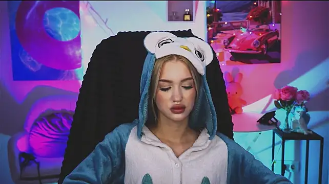AngelaHolmes - dance?