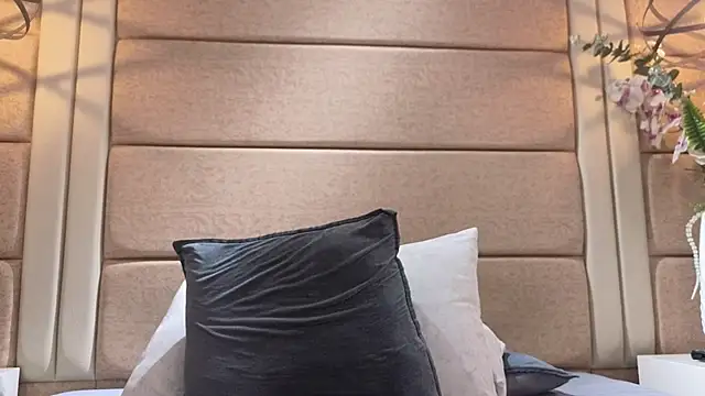 HeidyJones - Flash tits