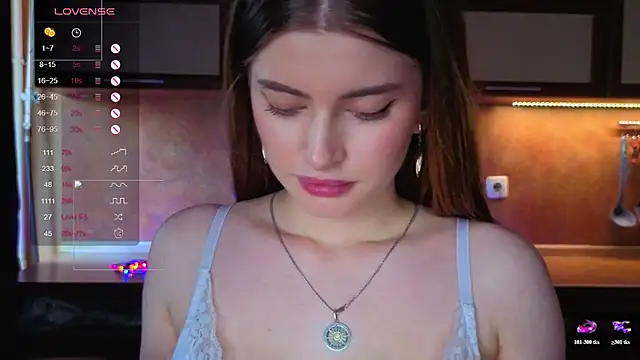 EmiliaCouple - 1 finger in pussy