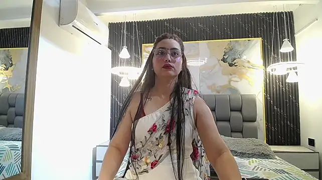 Taahiira - RUB PUSSY