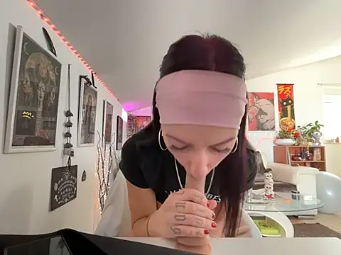 U_prolazu - Suck dildo