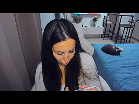 AvisFlowers' Live XXX Chat