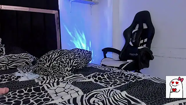 Moon_Sammy - sensual dance + striptease