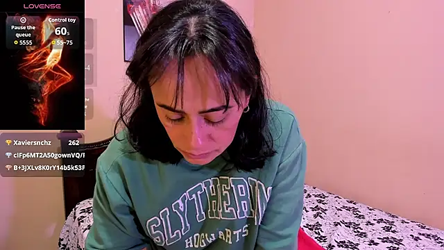 Sara_florez12 - Take control of my toy for 5 minutes