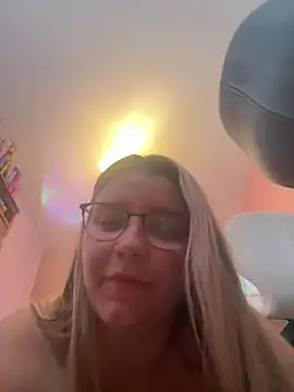LucieLouBabe - Nipples out and play 3 mins 👅