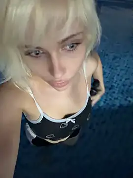 Alishababy - go to swimming pool