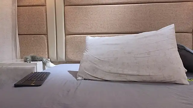 HeidyJones - Flash tits