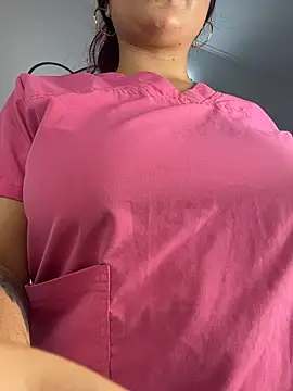 Nahomy_benet - rub my pussy until I get wet at the vet’