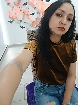 Alisoon_Queen - tits out for 2 minutes