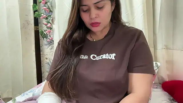 Dikshaindin - show boobs