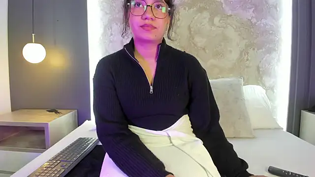 Alysson_moon_ - oil on my breasts