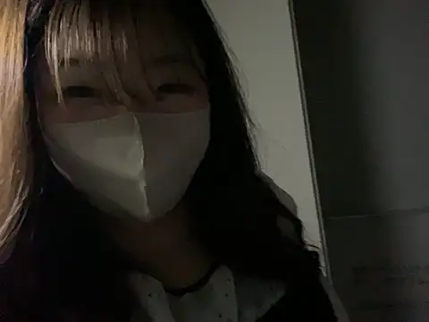 Baby_mimichan - スカートポイして四つん這い💕