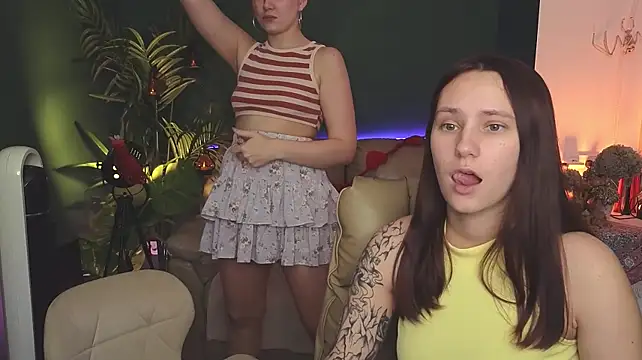 HotCaramellsTV - SPANK EACH OTHER ASS +:gift:4LT