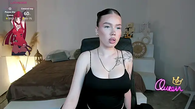 Mistress_of_hearts - show boobs