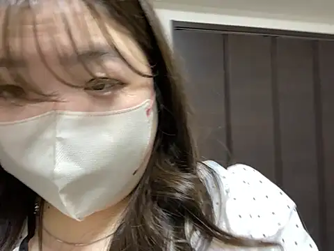 Baby_mimichan - スカートポイして四つん這い💕