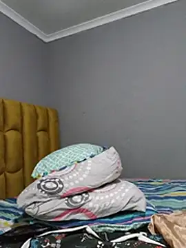CuteBootyBae - Please help me buy new domi daddy 🙏🙏