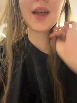 HornyGirlH - SHOW TITS