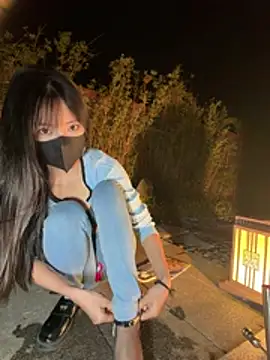 Xiao-Lin - 户外公园park脱内衣漏奶1分钟