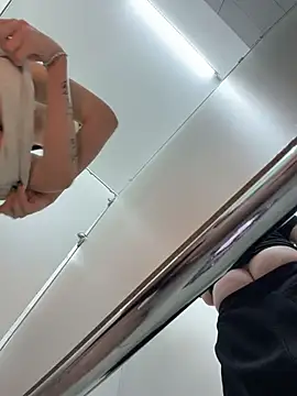 CreamPuff- - Take off skirt and hide in next cabin