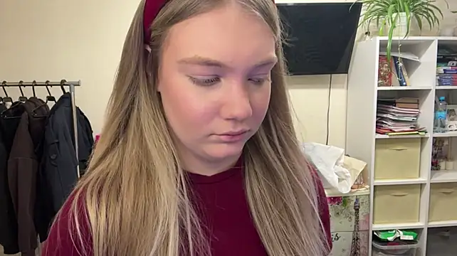 MayaStarlight - show my bra more again? ❤