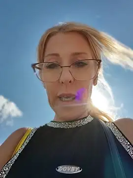 Manuerlaruby - MAKE MY PUSSY SQUIRT IN MARKET!!