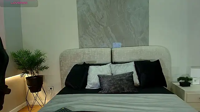 Megan_lux_