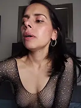 Bianca_Sweetie - Show pussy, rubbing my clit for you