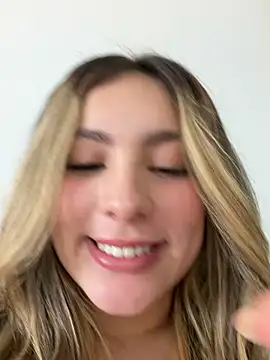Cloee_Rainbow1 - Show us your little anus 🫨👀🥵