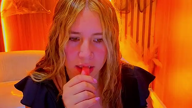 Aratna_Blonde_Tx - SHOW ASS+ OIL