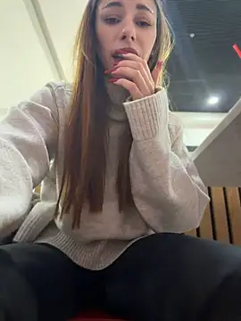 AmelieCrystal - suck my mid finger <3