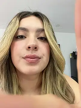 Cloee_Rainbow1 - Put fingers in the pussy until wet🤟🏼💦