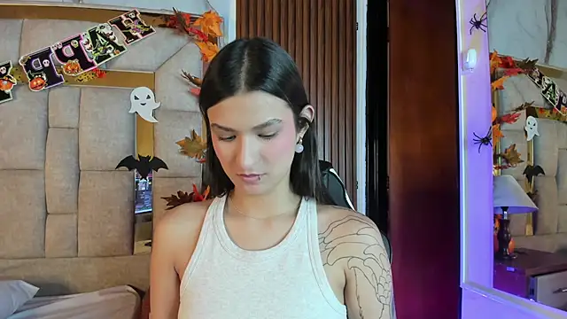 Ashlye_777 - show boobs + saliva