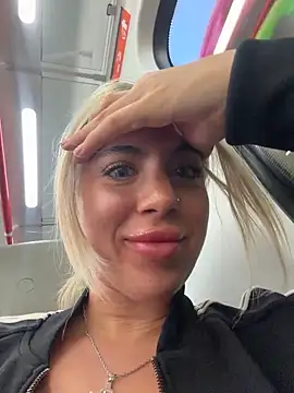 MariaMeir - En el tren viajando